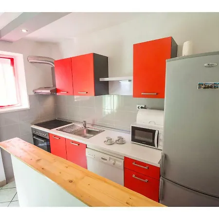 Nemo Apartment Split